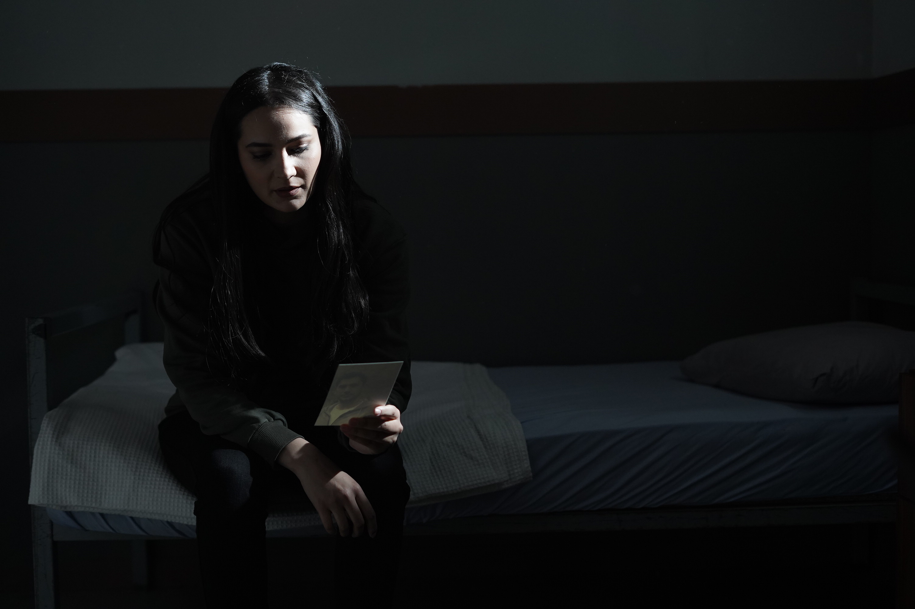 kişi, zemin, açık hava, dik içeren bir resimAçıklama otomatik olarak oluşturuldu